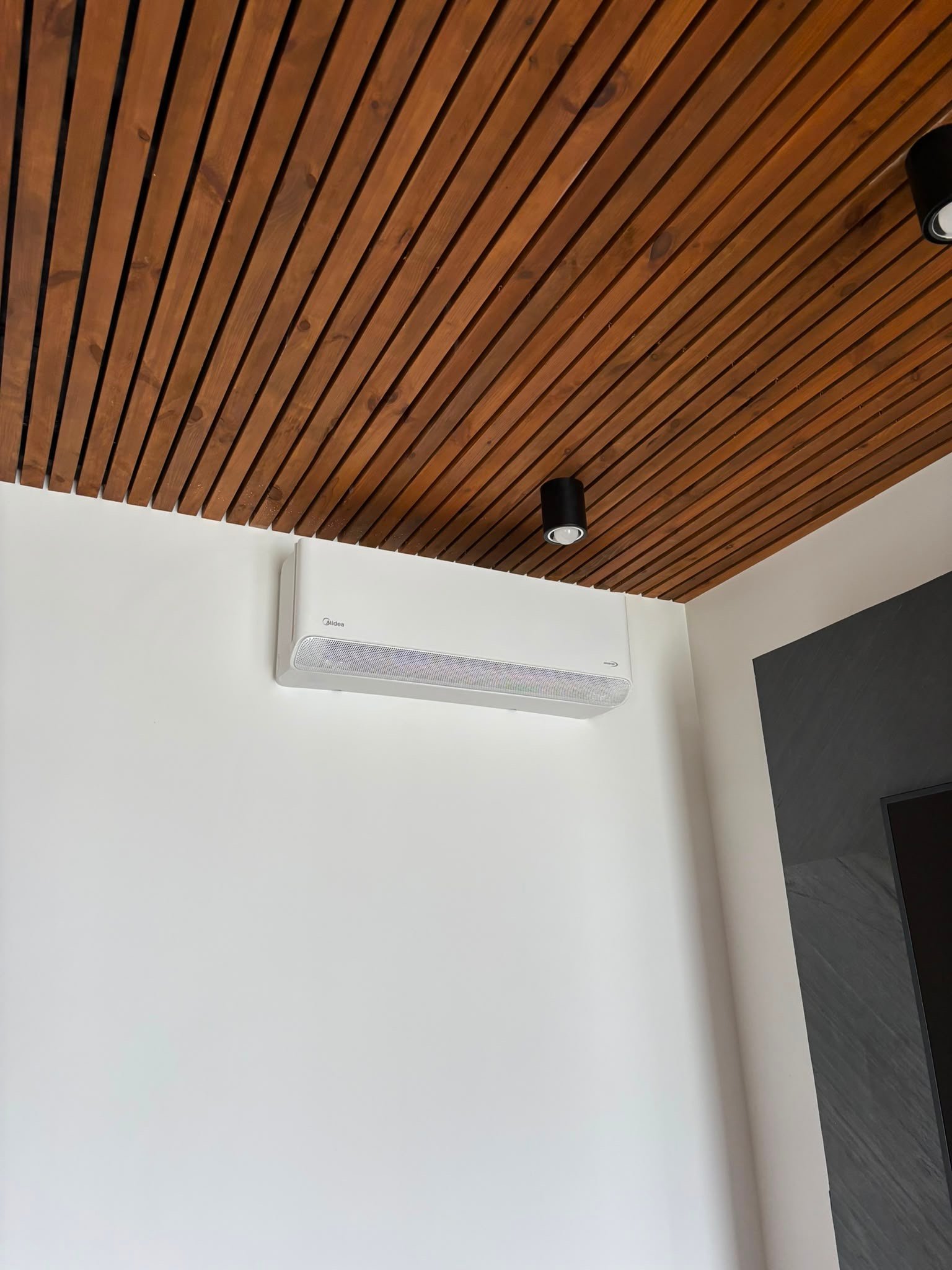 Midea Breezeless montavimas Vilniuje: saulėtai svetainei ir miegamajam