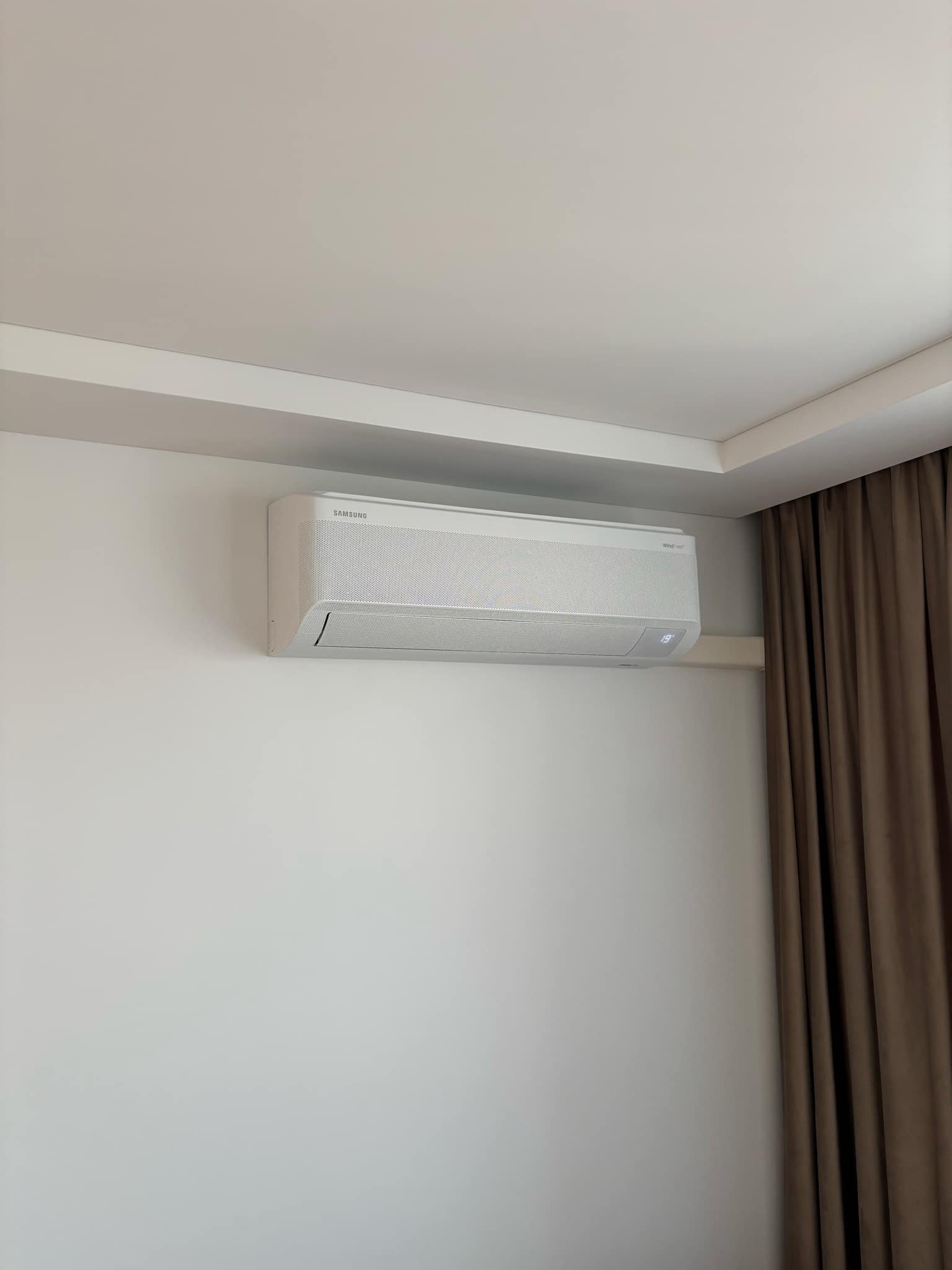 Samsung WindFree Comfort S2 3,5 kW vidinis blokas 30 m² svetainėje Lazdynėliuose